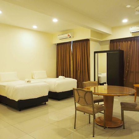Premier Times International Hotel Seri Kembangan Esterno foto