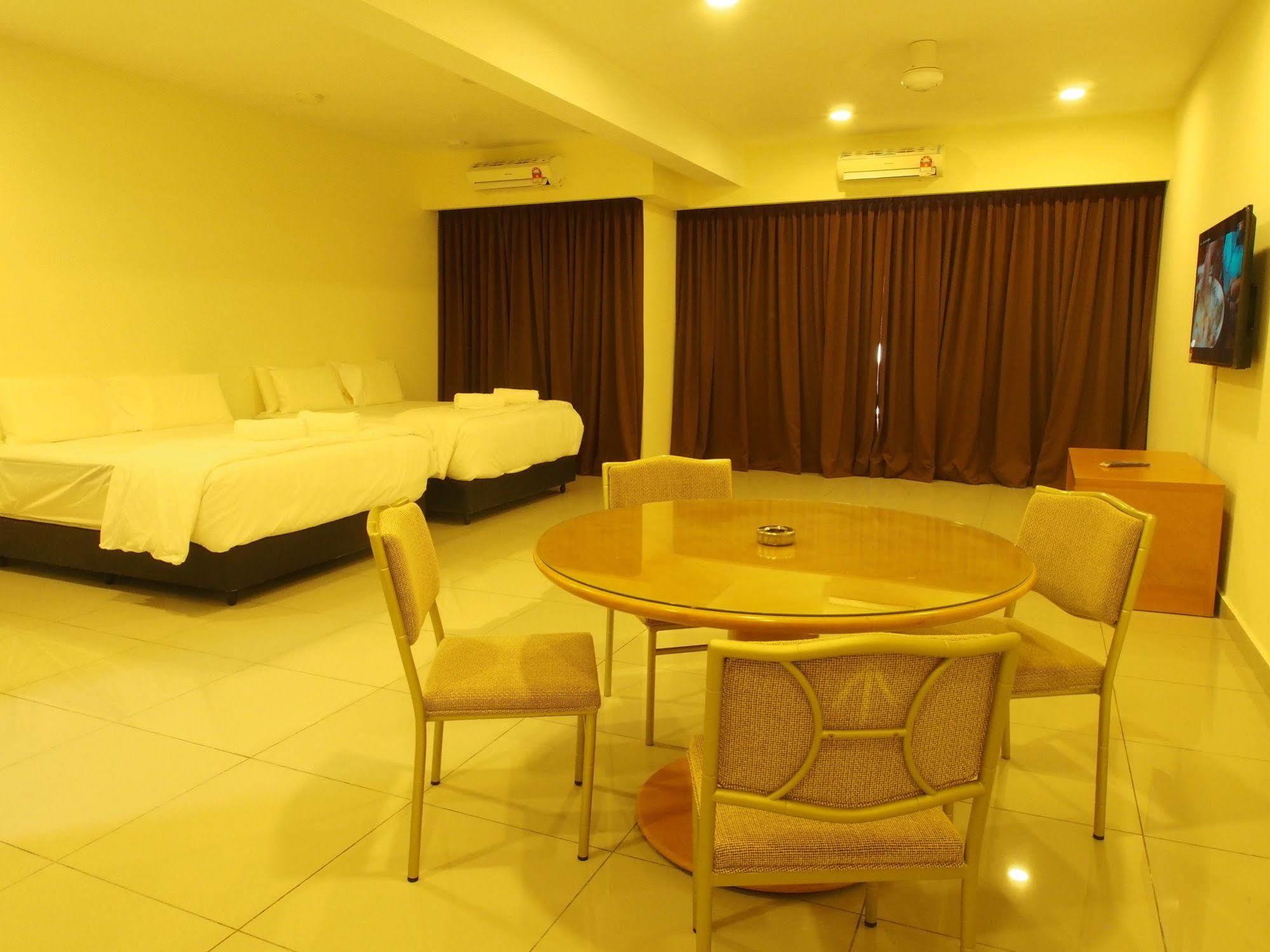 Premier Times International Hotel Seri Kembangan Esterno foto