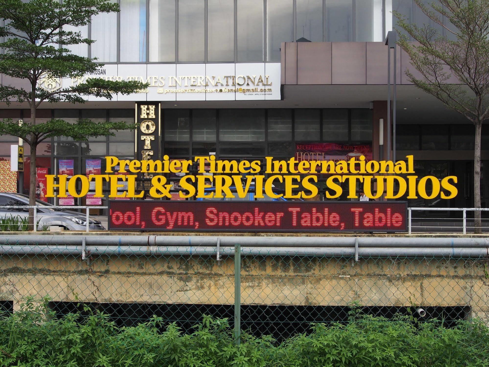 Premier Times International Hotel Seri Kembangan Esterno foto