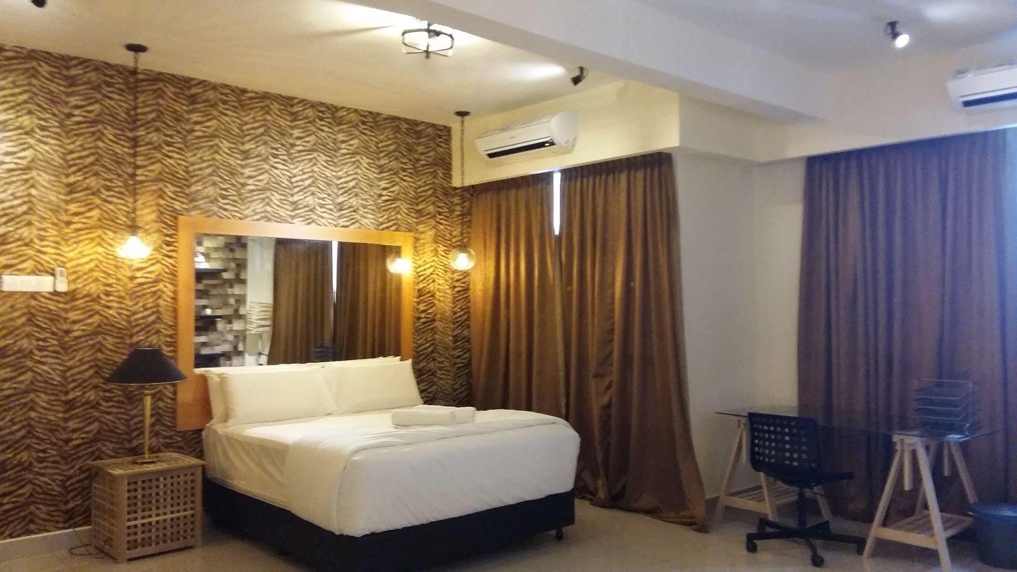 Premier Times International Hotel Seri Kembangan Esterno foto
