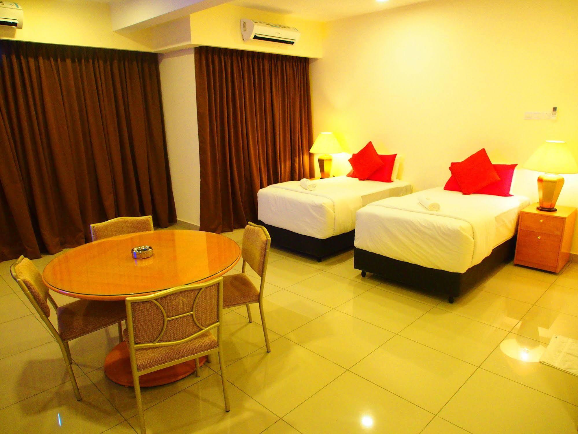 Premier Times International Hotel Seri Kembangan Esterno foto
