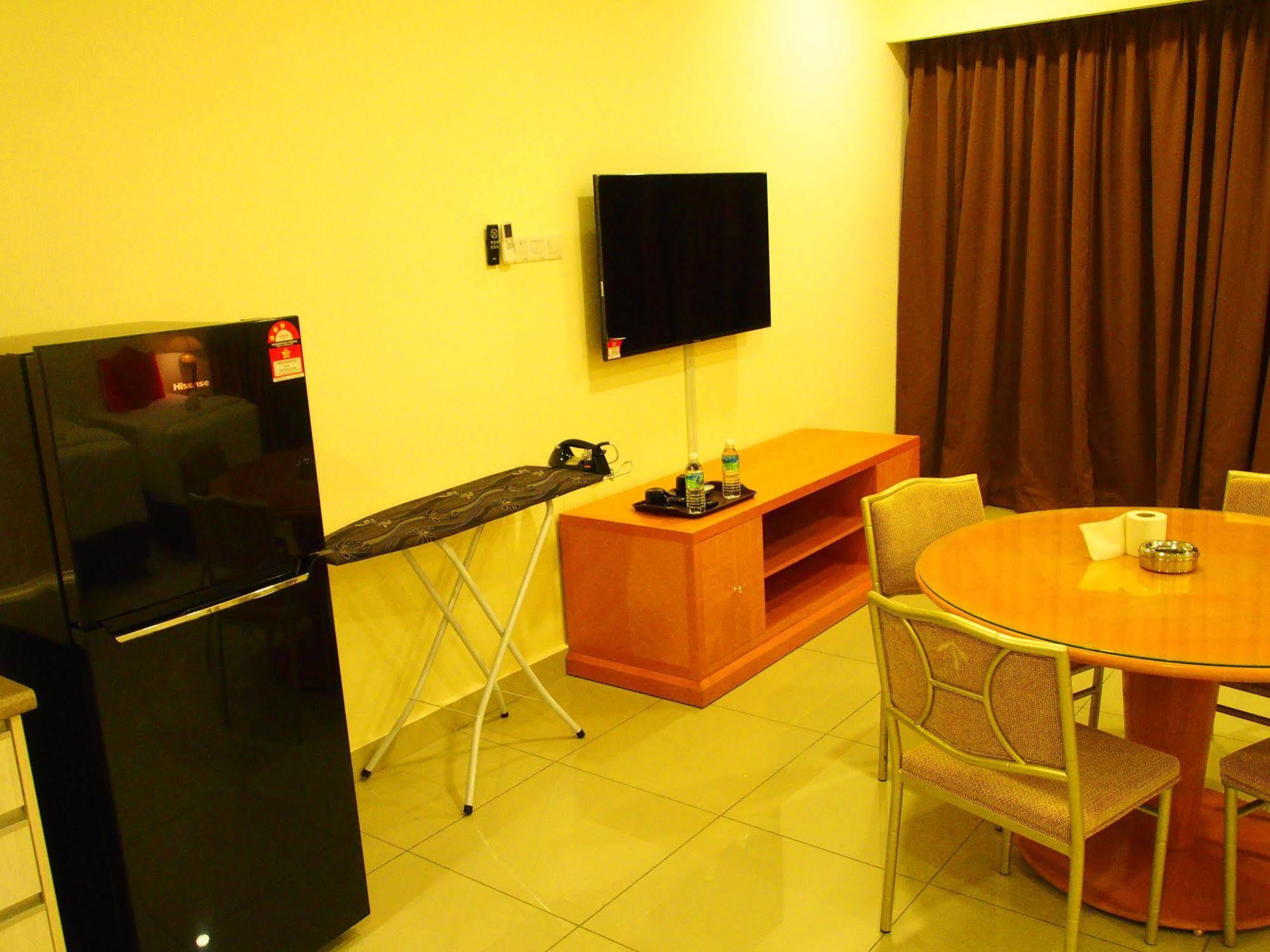 Premier Times International Hotel Seri Kembangan Esterno foto