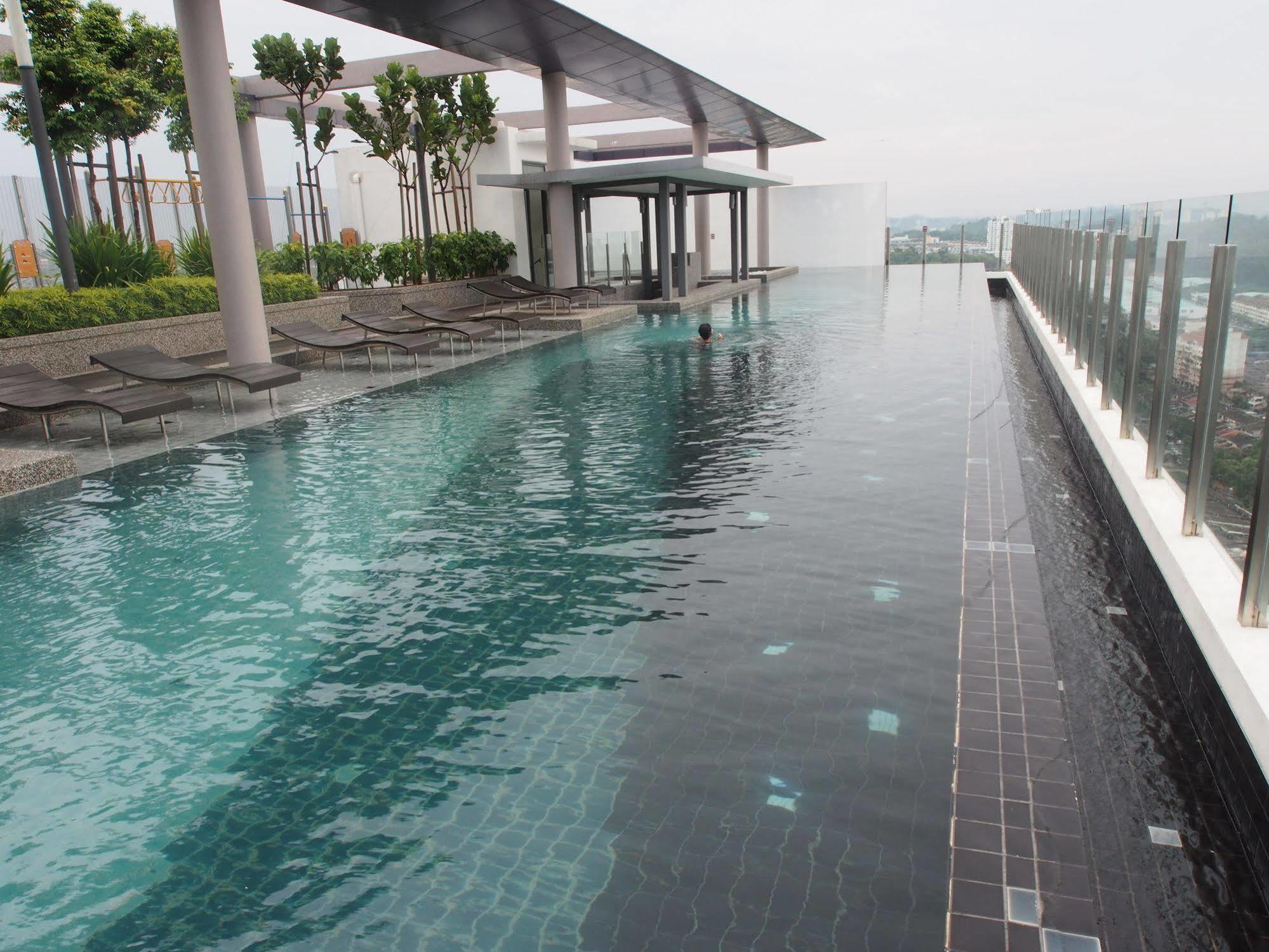 Premier Times International Hotel Seri Kembangan Esterno foto