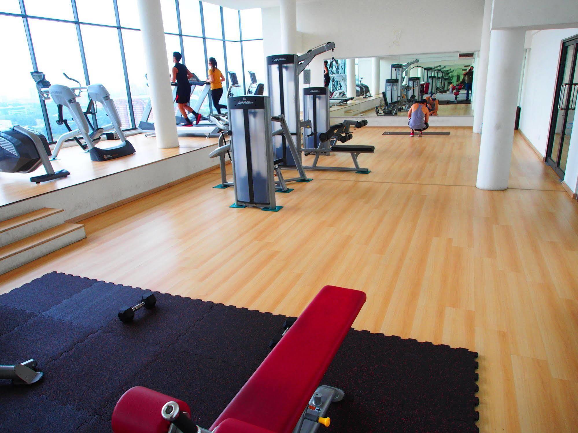 Premier Times International Hotel Seri Kembangan Esterno foto
