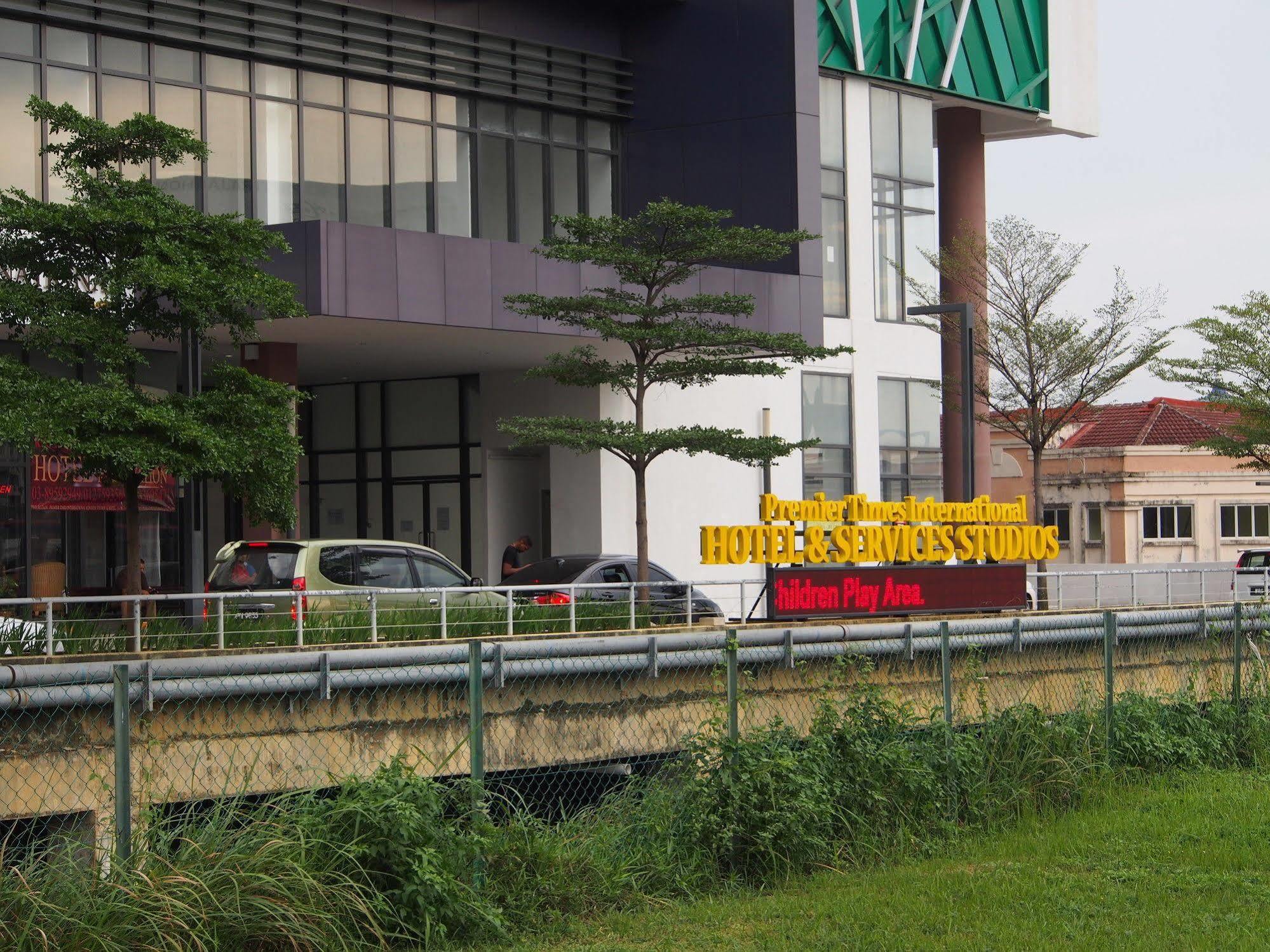 Premier Times International Hotel Seri Kembangan Esterno foto